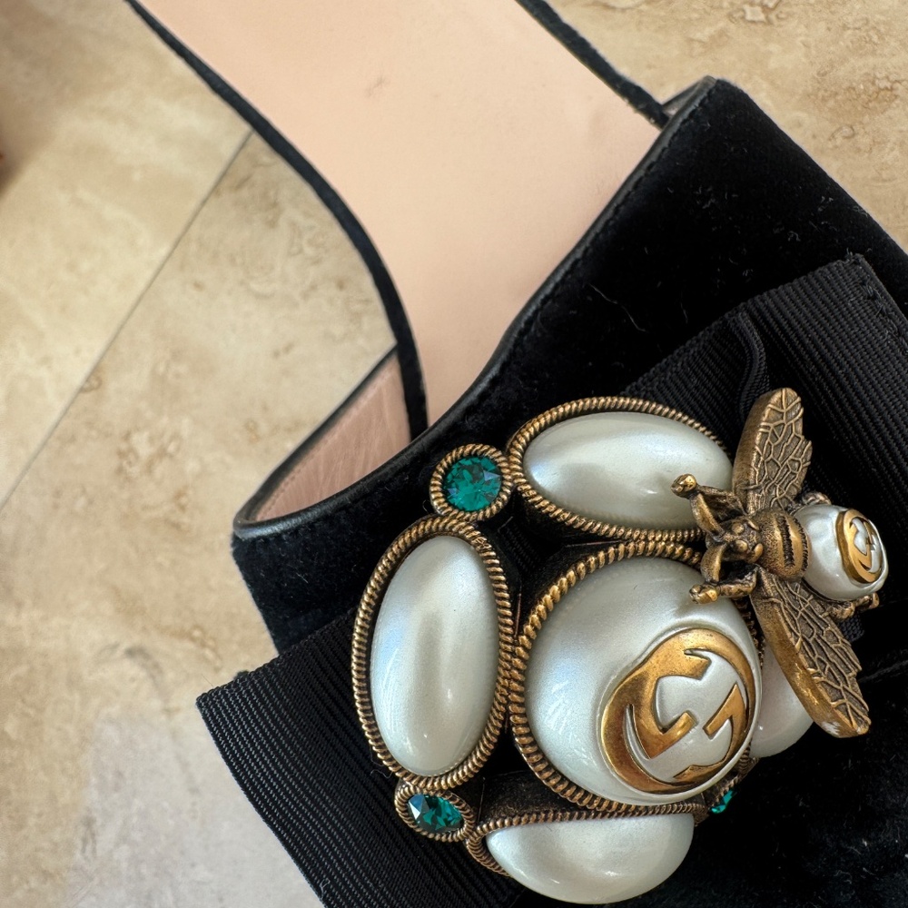 Gucci Velvet Mid-Heel Slide Bee Pearl Sandals - Picture 8 of 9